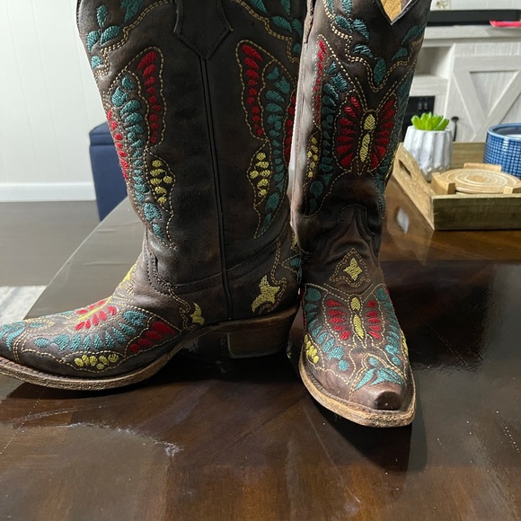 Corral Teen Butterfly Embroidery  - Picture 2 of 5